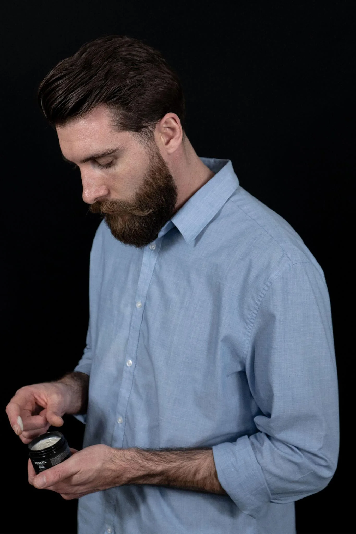 styling-clay-pomade-for-men-2.webp
